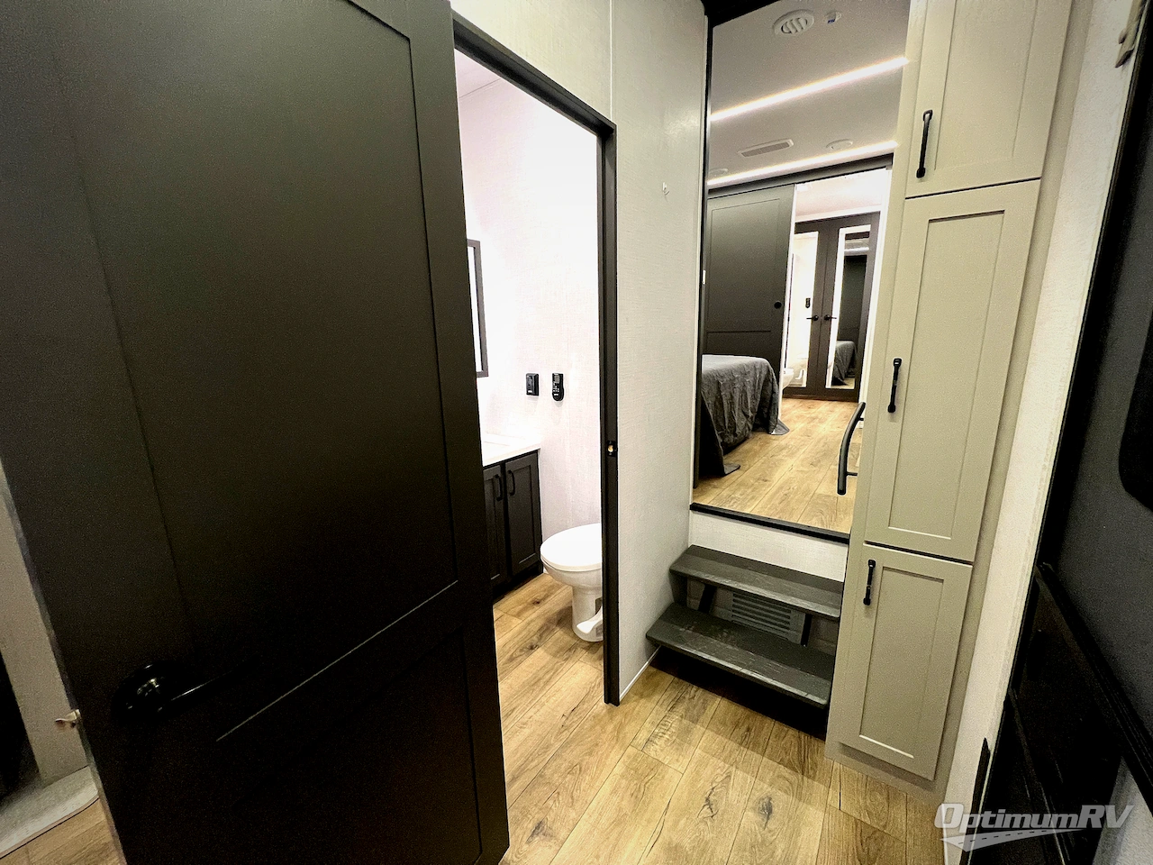 2025 Palomino Columbus 384RKH Photo 44