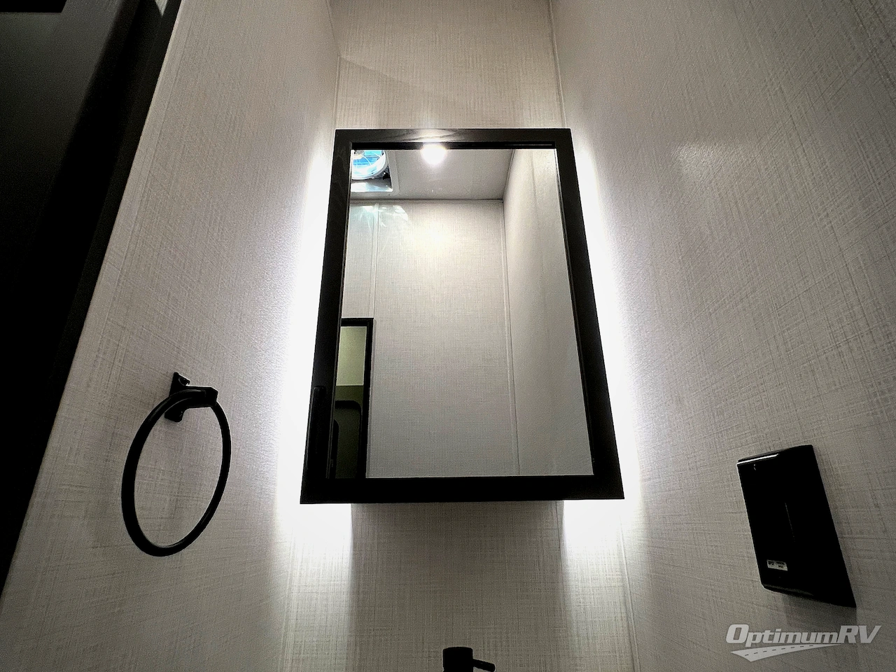 2025 Palomino Columbus 384RKH Photo 52