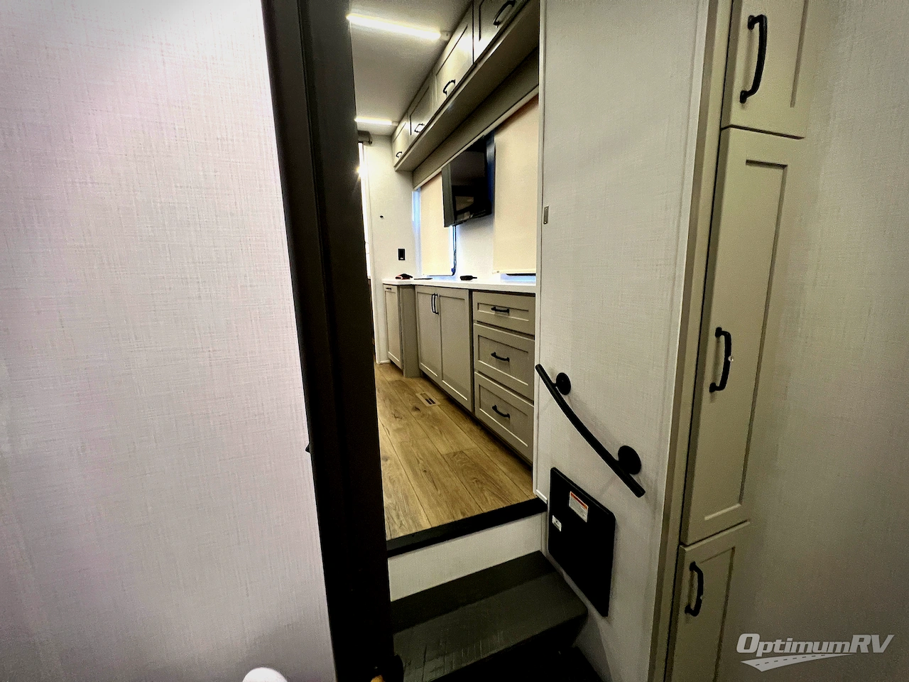 2025 Palomino Columbus 384RKH Photo 53