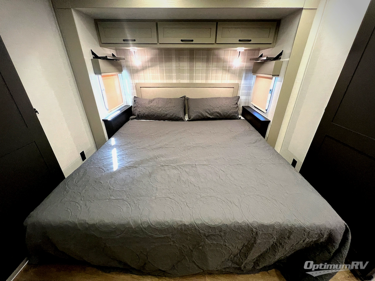 2025 Palomino Columbus 384RKH Photo 55