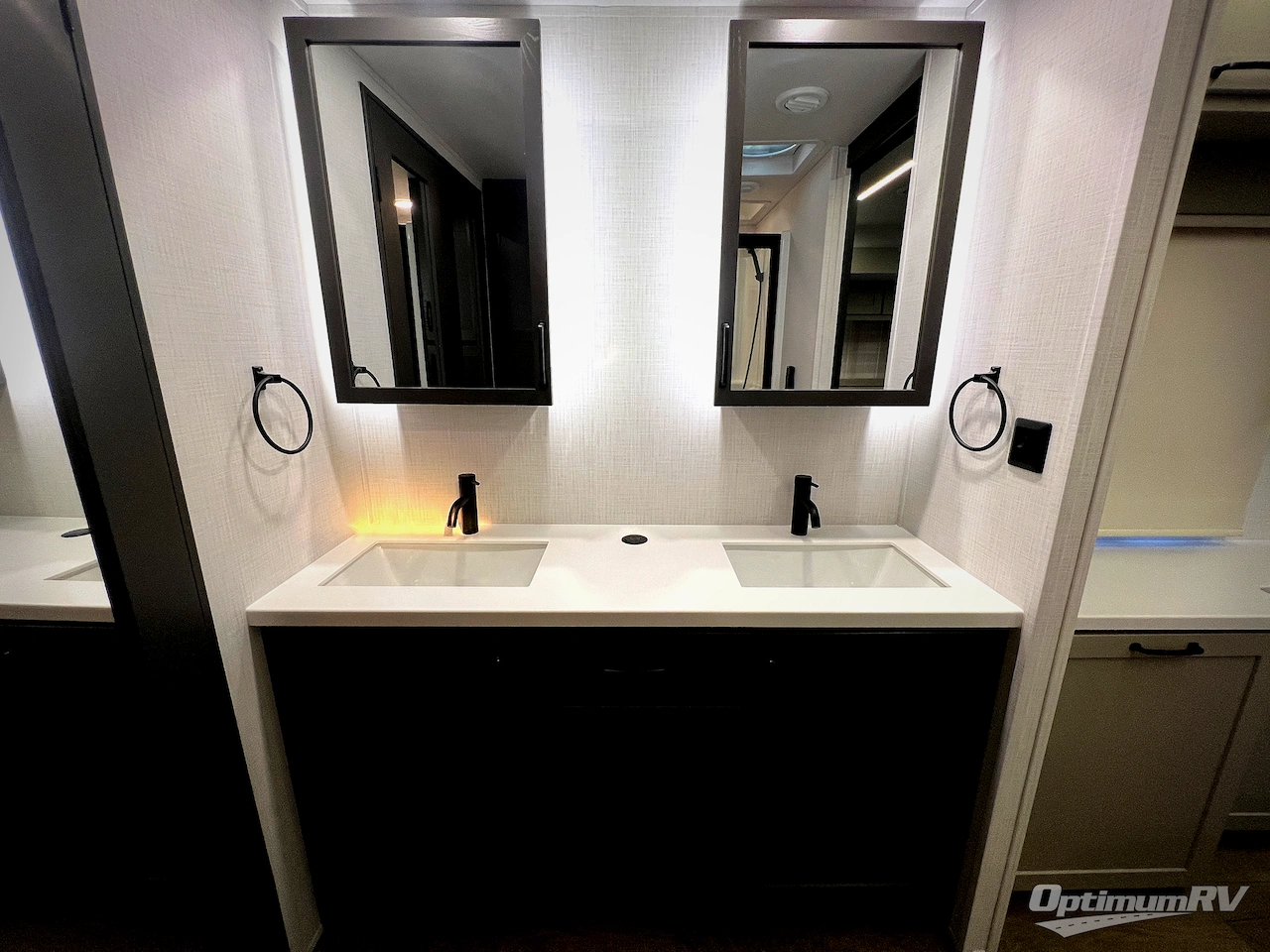 2025 Palomino Columbus 384RKH Photo 61