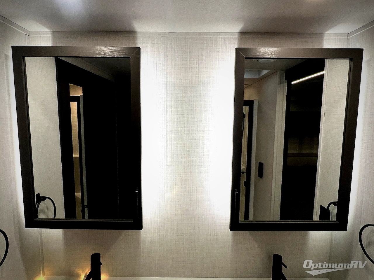 2025 Palomino Columbus 384RKH Photo 63