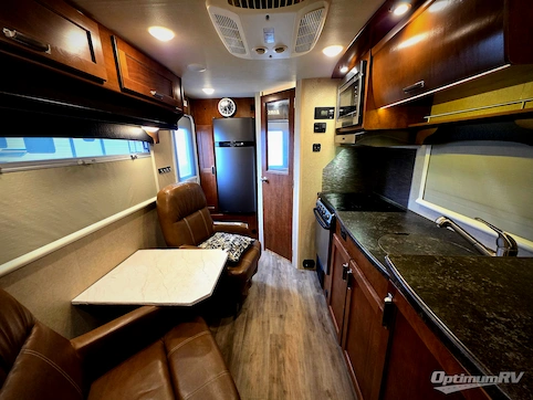 2019 Lance Lance Travel Trailers 1475 RV Photo 2