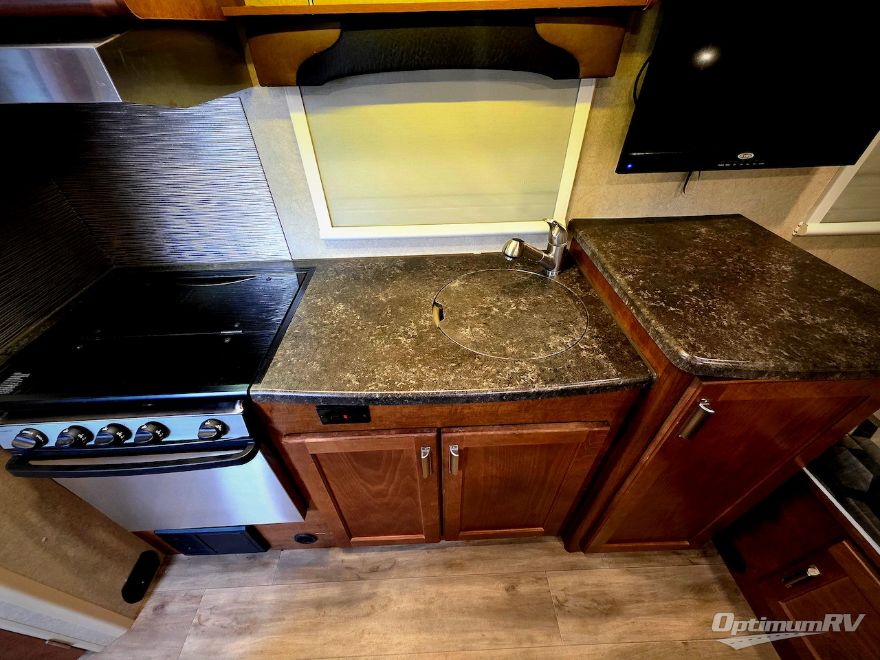 2019 Lance Lance Travel Trailers 1475 Photo 12