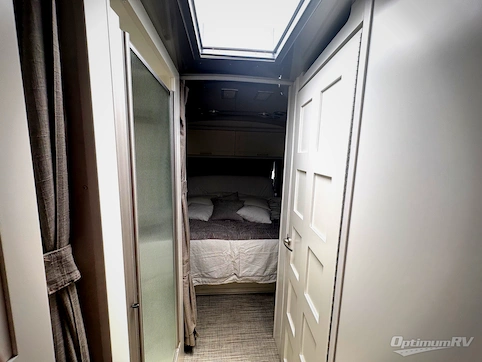 2021 Airstream Globetrotter 30RB RV Photo 4