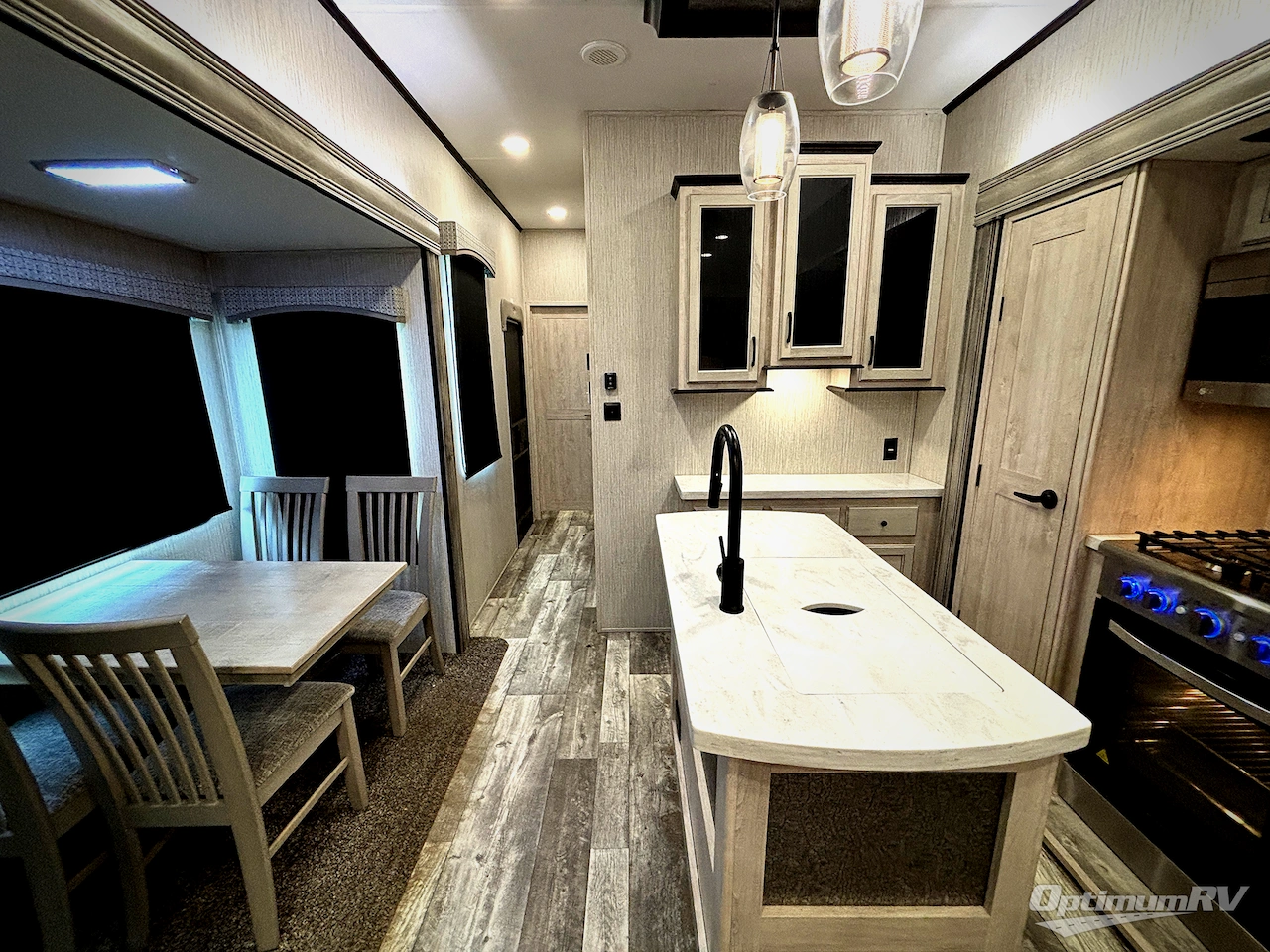 2022 Forest River Sandpiper Luxury 379FLOK Photo 4