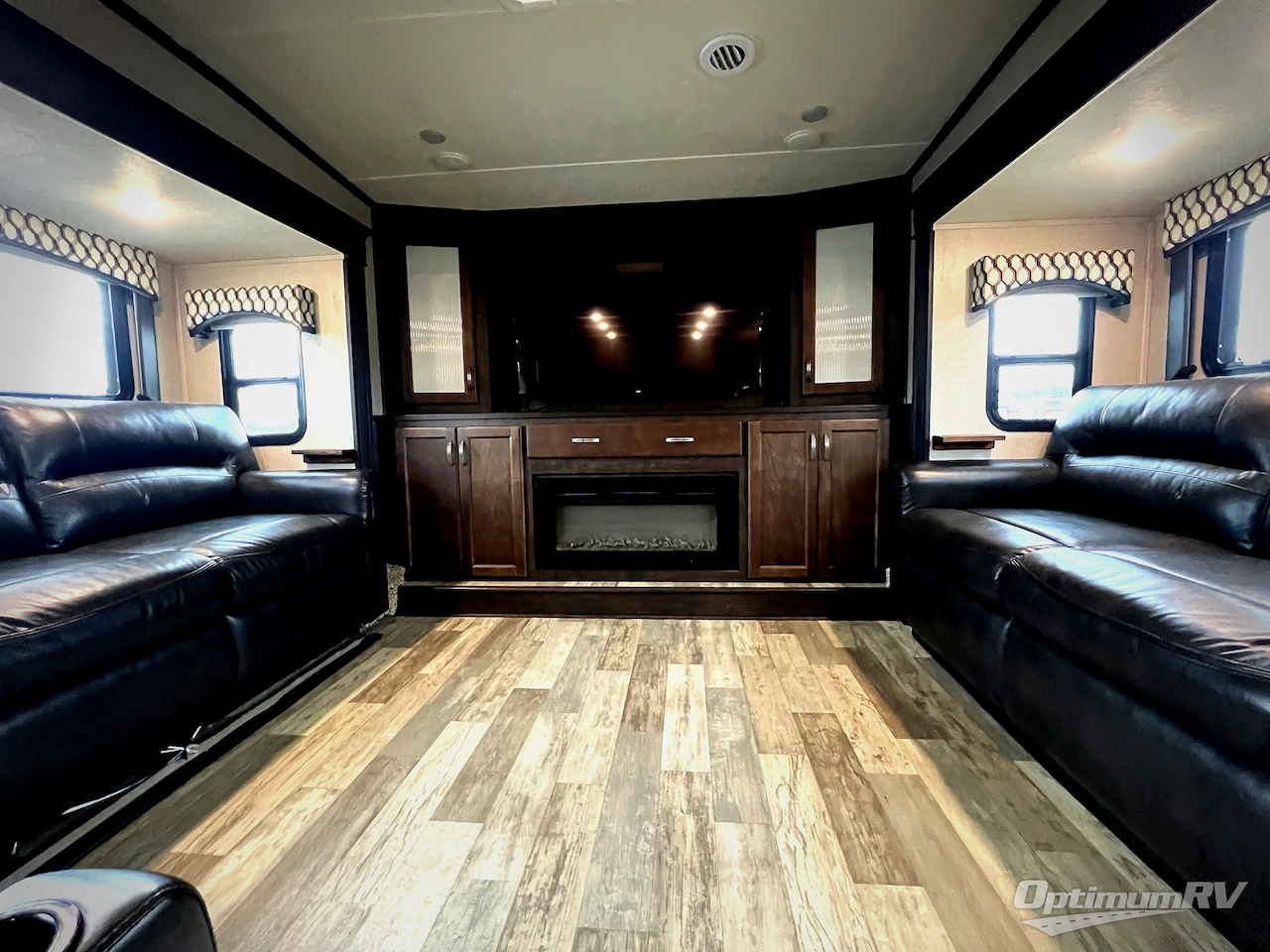 2020 Coachmen Brookstone 344FL Photo 7