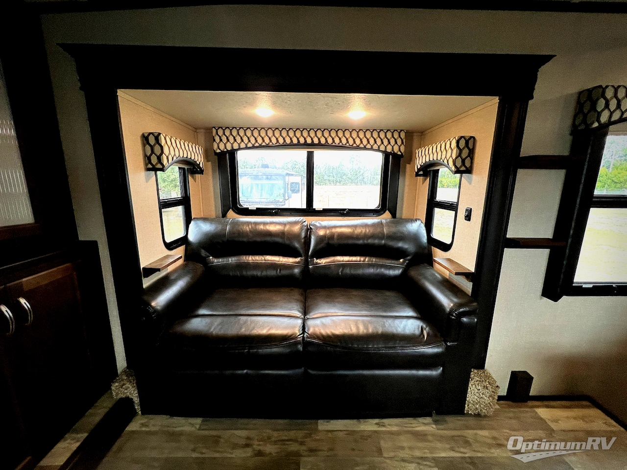 2020 Coachmen Brookstone 344FL Photo 9