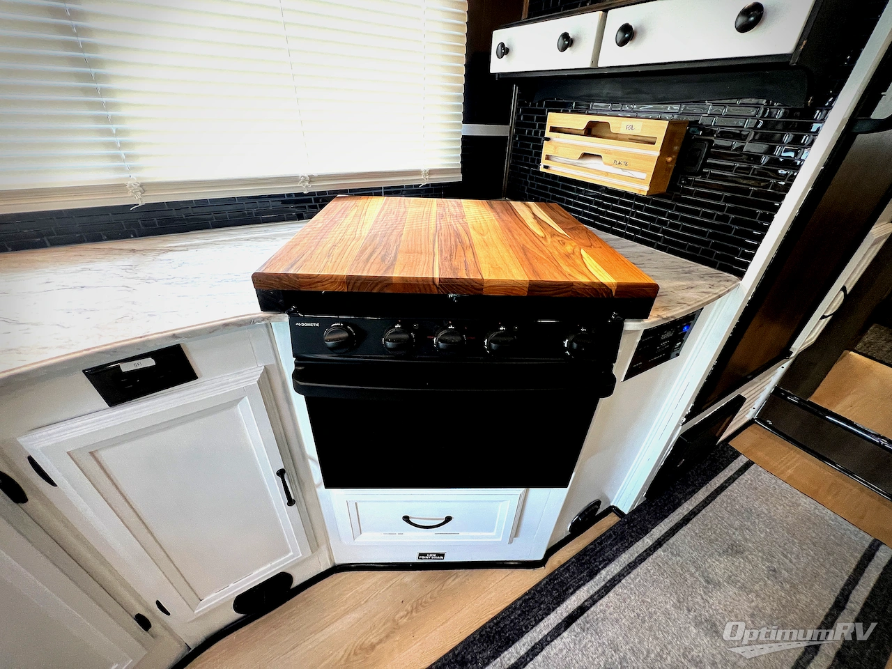 2018 Coachmen Freelander 28BH Ford 450 Photo 13