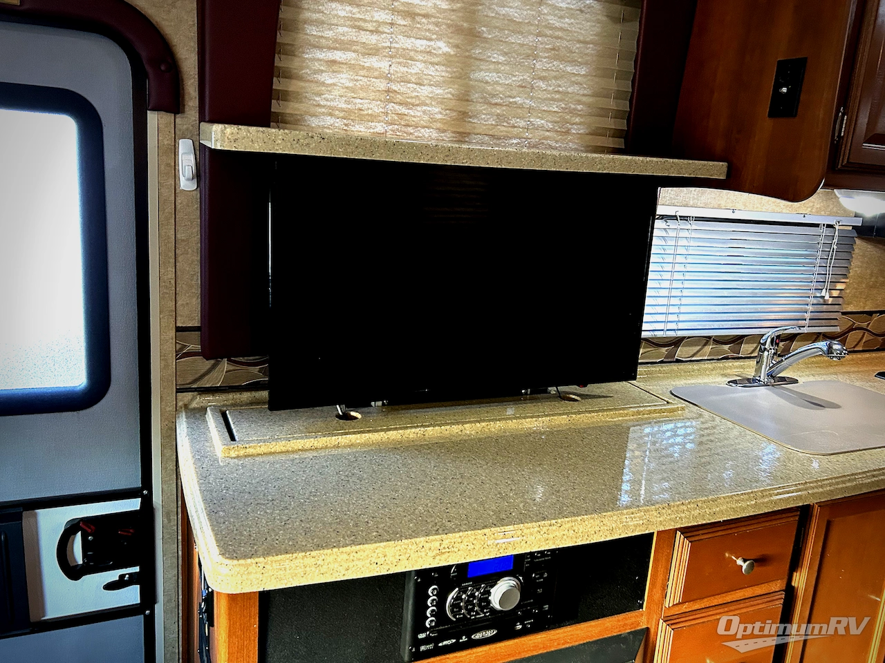 2014 Coachmen Leprechaun 319DS Ford 450 Photo 10