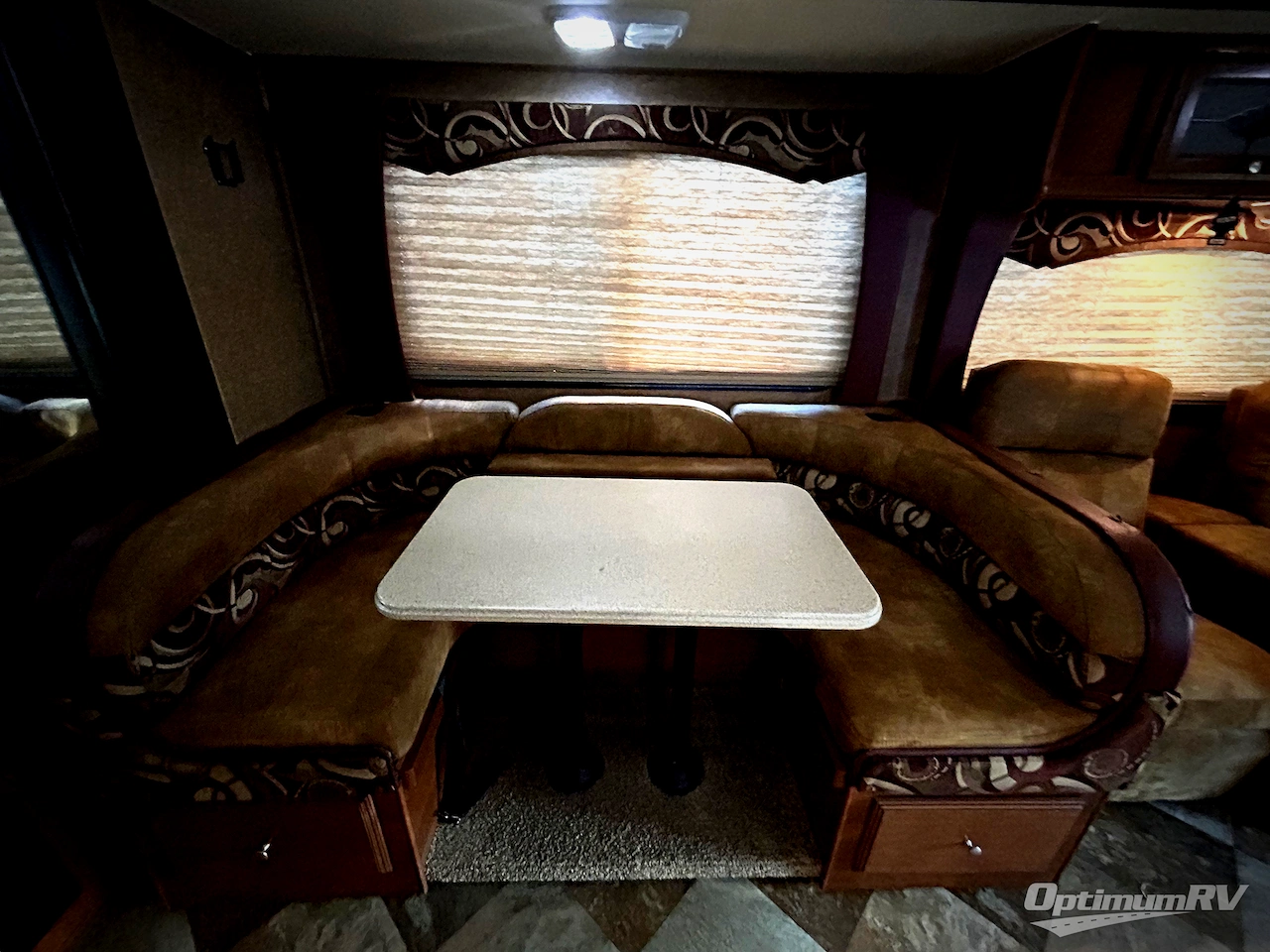 2014 Coachmen Leprechaun 319DS Ford 450 Photo 12