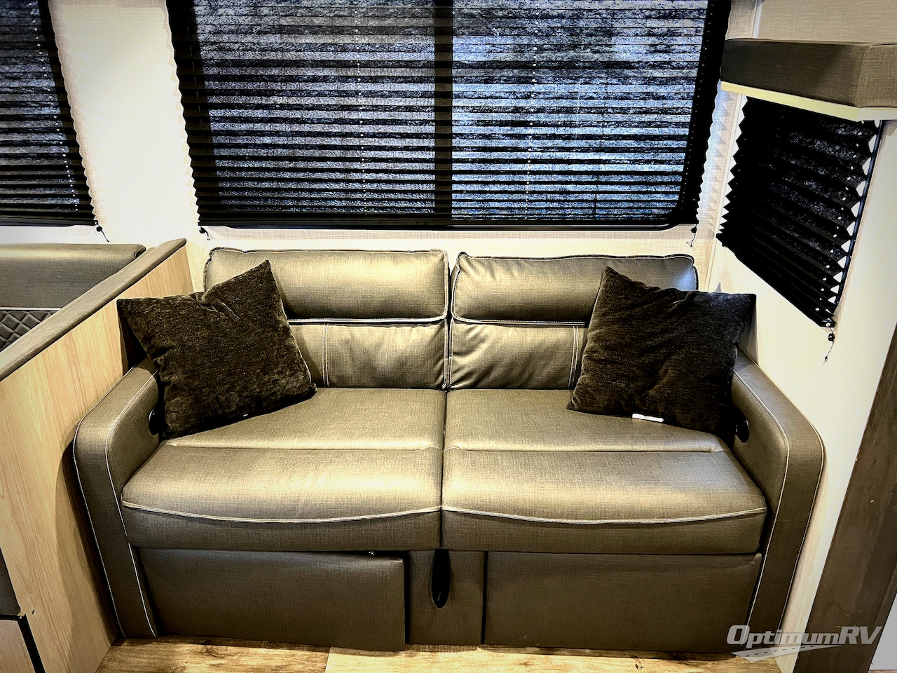 2022 Dutchmen Coleman Light 2755BH Photo 6