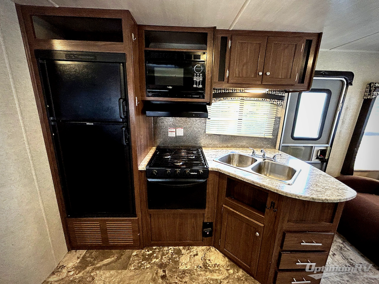 2017 Heartland Pioneer RL 250 Photo 6