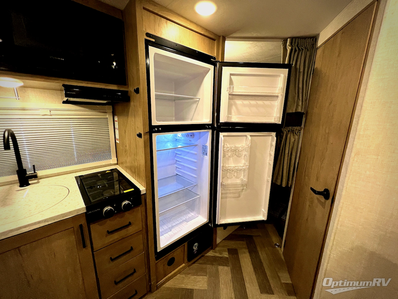 2023 Ember Overland Series 191MDB Photo 8