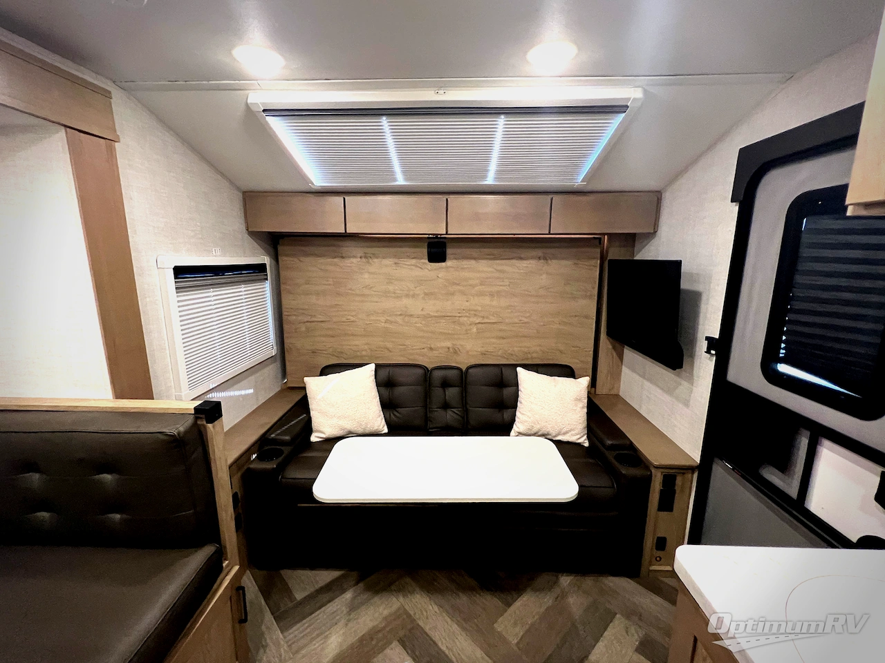 2023 Ember Overland Series 191MDB Photo 3