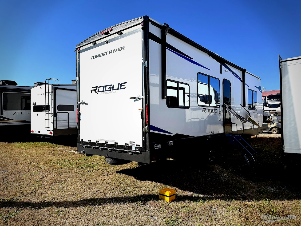 2026 Forest River Vengeance Rogue Armored 26L140 Photo 2