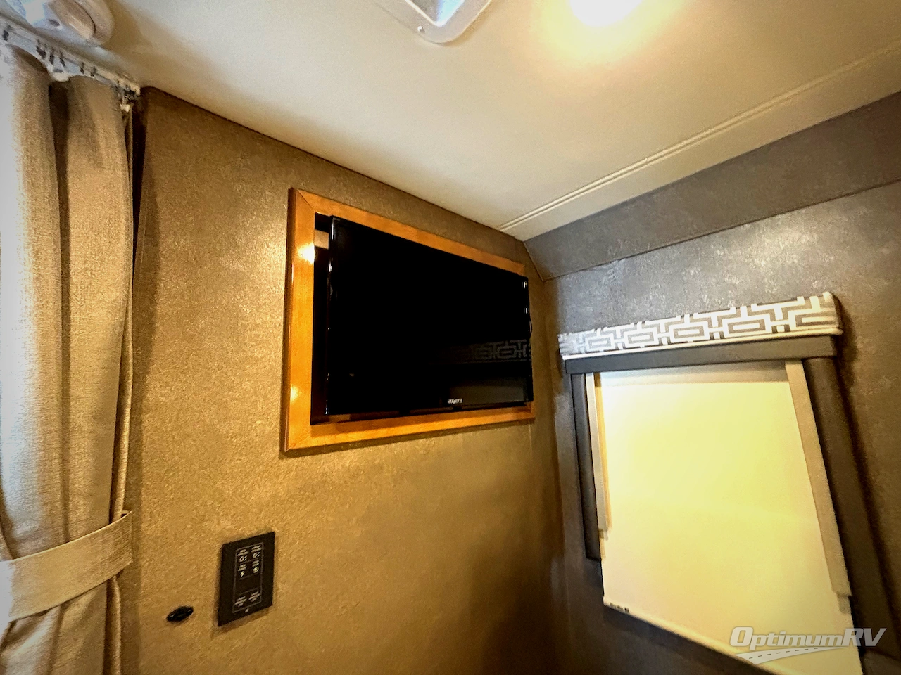 2018 Thor Synergy SD24 Photo 18