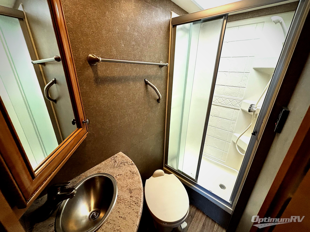 2018 Thor Synergy SD24 Photo 16