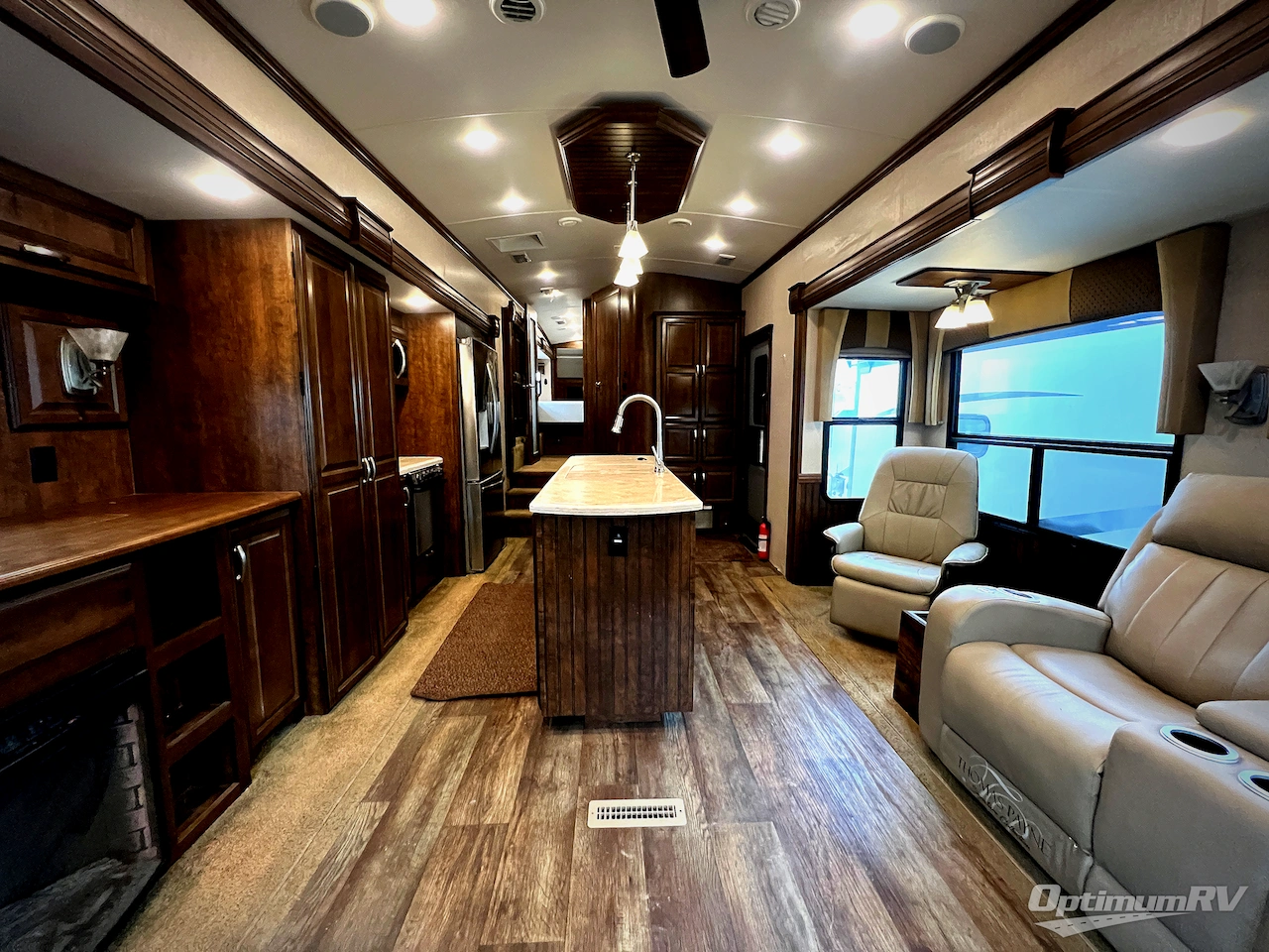 2016 Forest River Cardinal 3850RL Photo 5