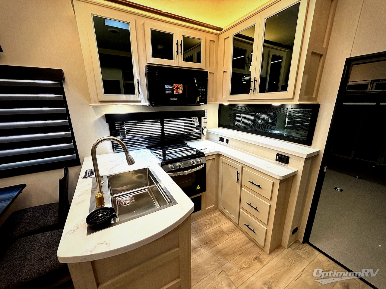 2026 Forest River Cherokee Rogue Armored 4015 Photo 6