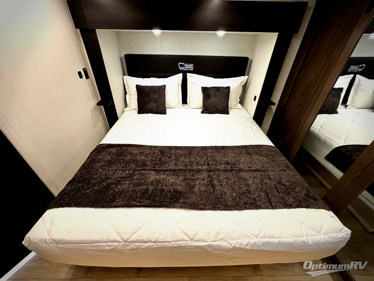 2026 Forest River Cherokee Rogue Armored 4015 Photo 9