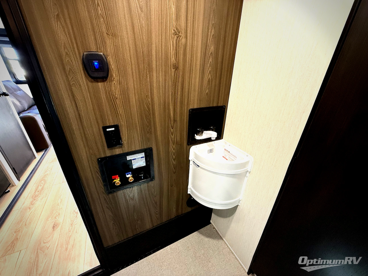 2026 Forest River Cherokee Rogue Armored 4015 Photo 17