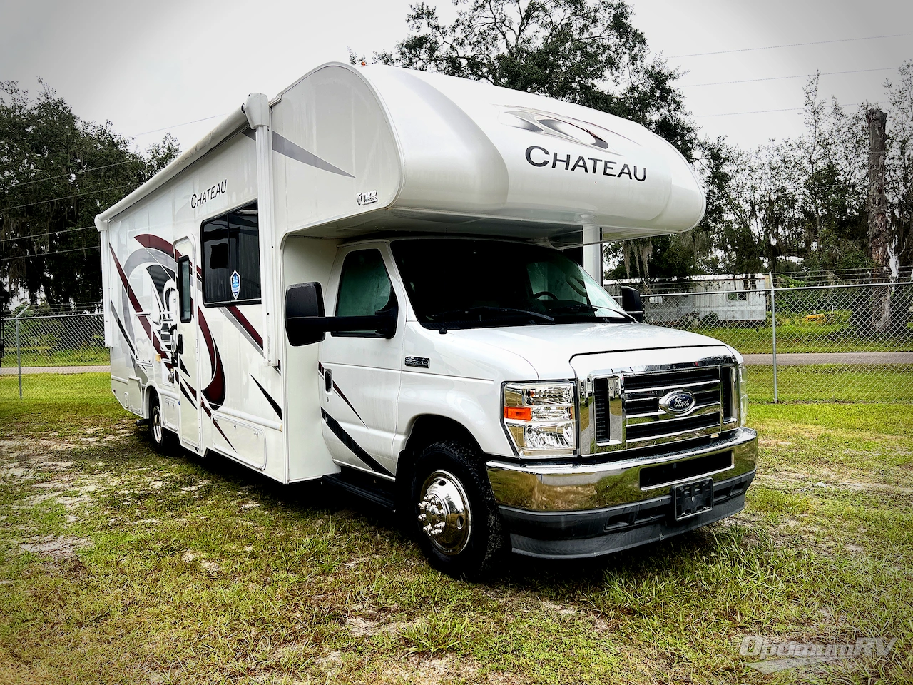 2022 Thor Chateau 27R Photo 1