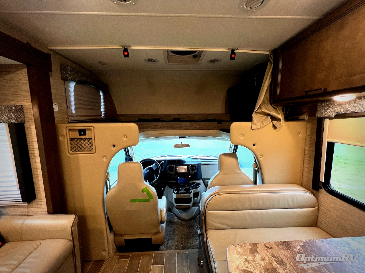 2022 Thor Chateau 27R Photo 7