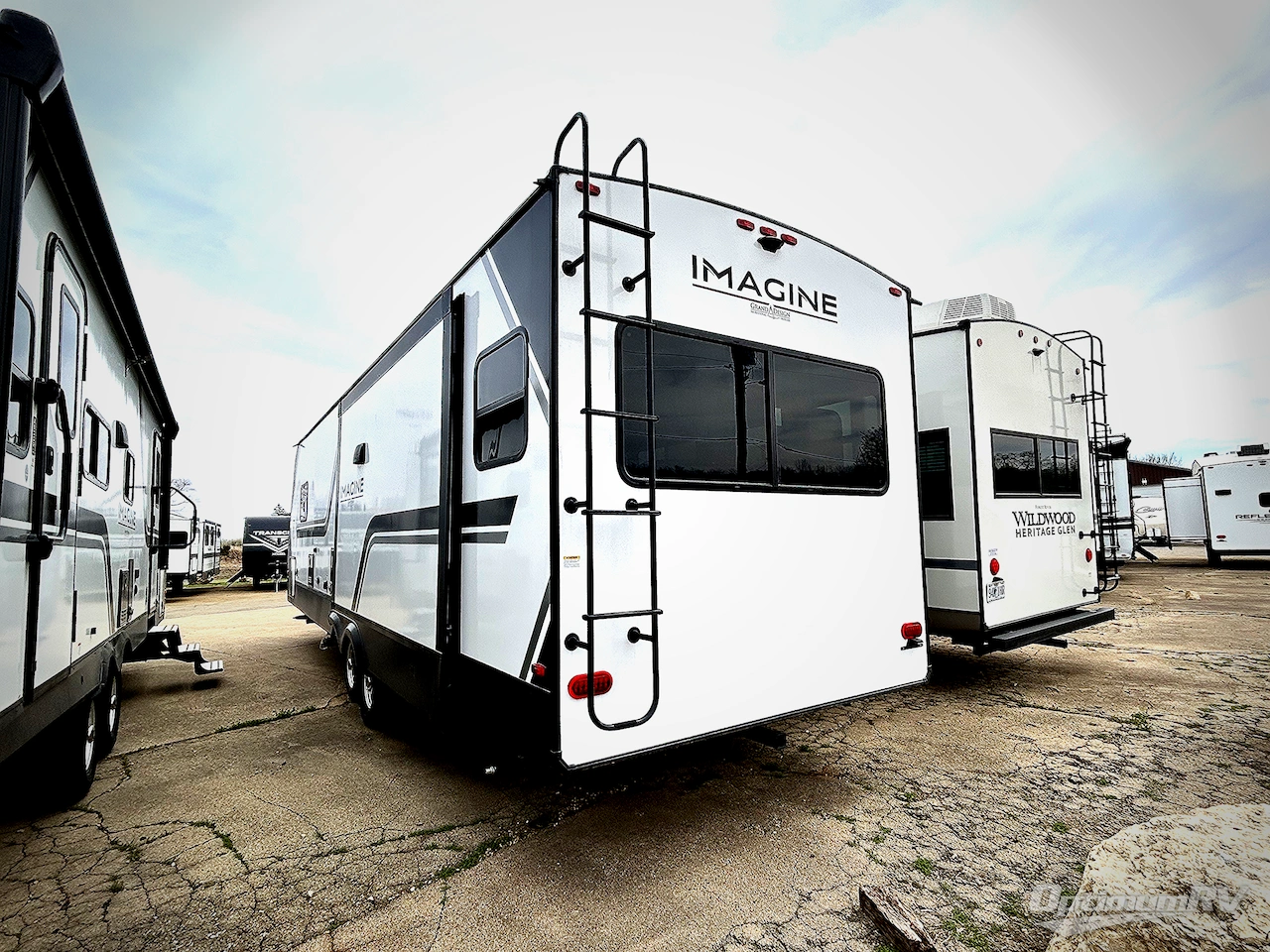 2025 Grand Design Imagine 2970RL Photo 3