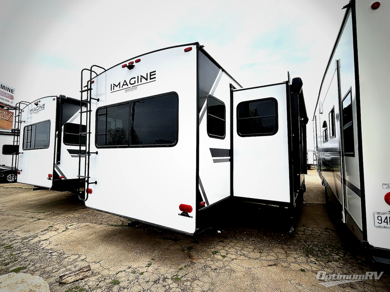 2025 Grand Design Imagine 2970RL Photo 2