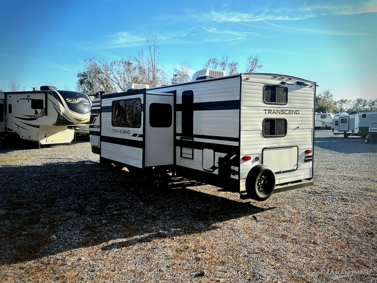 2026 Grand Design Transcend 265BHT Photo 3