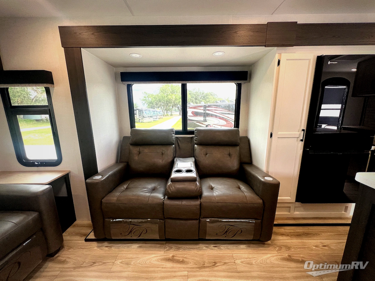2027 Venture SportTrek Touring Edition STT343VIK Photo 7