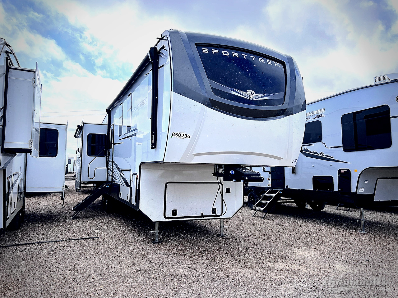 2025 Venture SportTrek Touring Edition STTF353VIK Photo 1