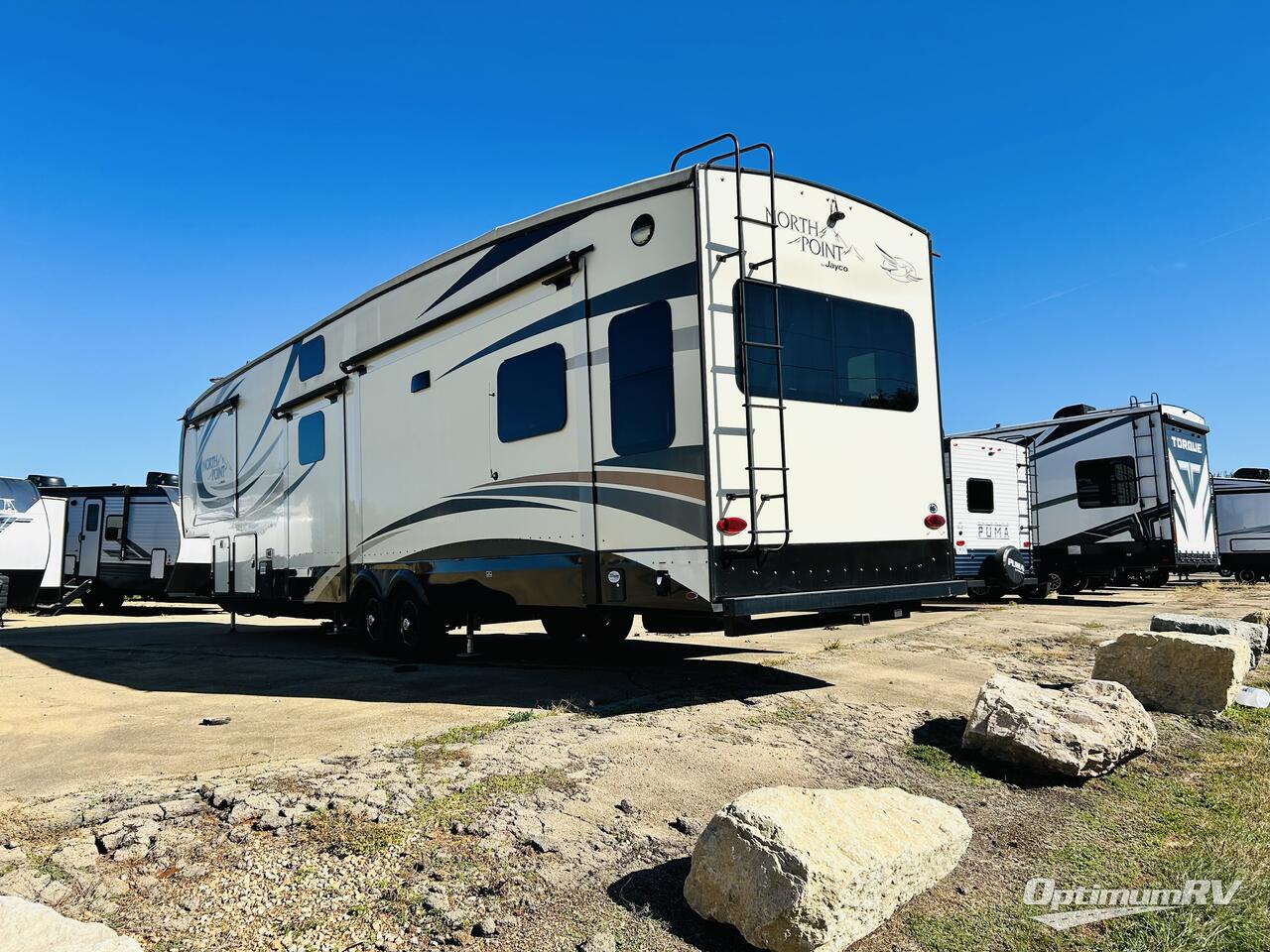 2017 Jayco North Point 377RLBH Photo 3