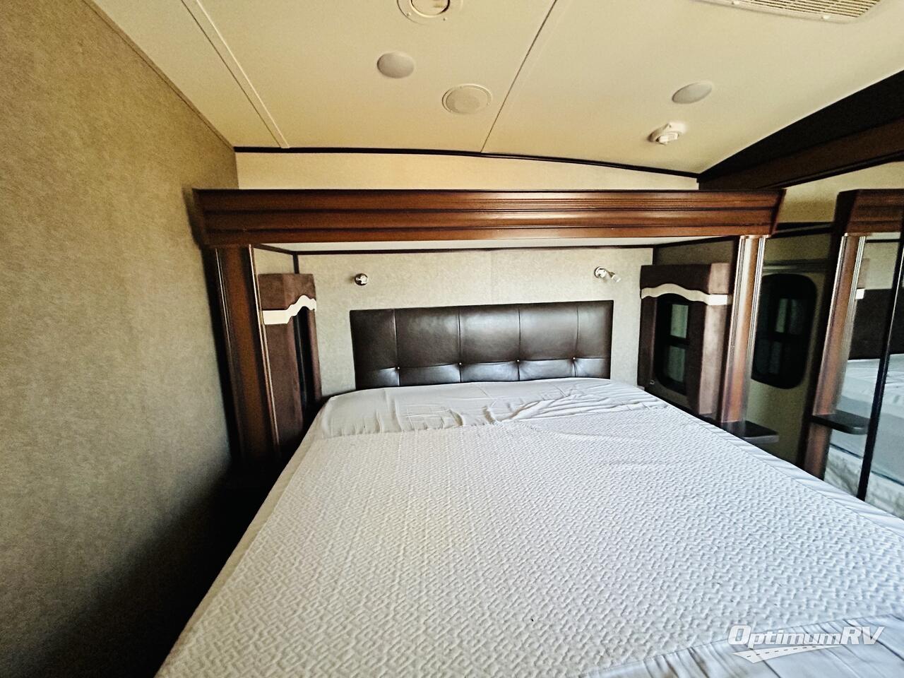 2017 Jayco North Point 377RLBH Photo 12