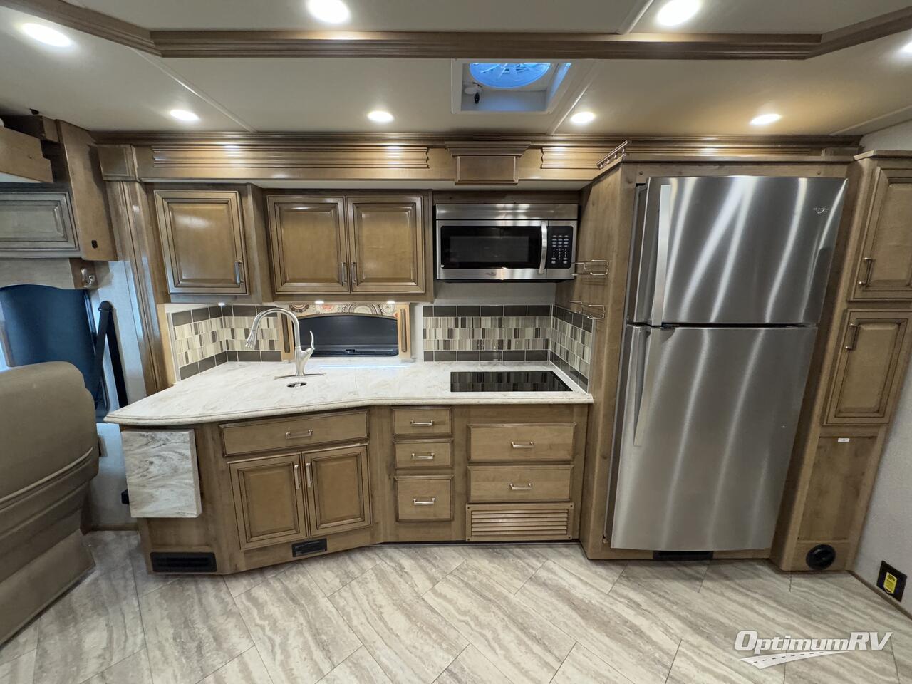 2019 Fleetwood Pace Arrow LXE 38K Photo 5