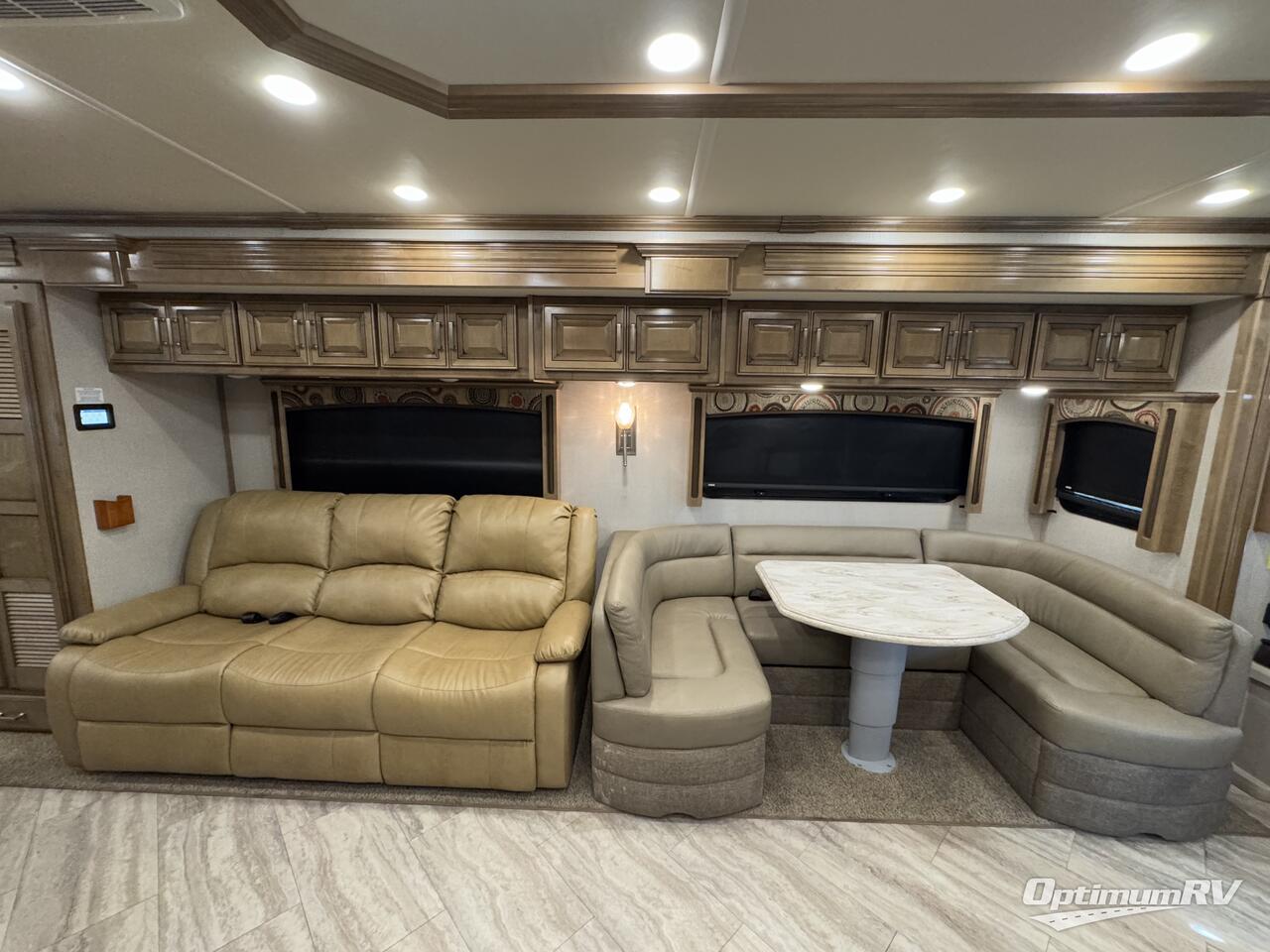 2019 Fleetwood Pace Arrow LXE 38K Photo 10