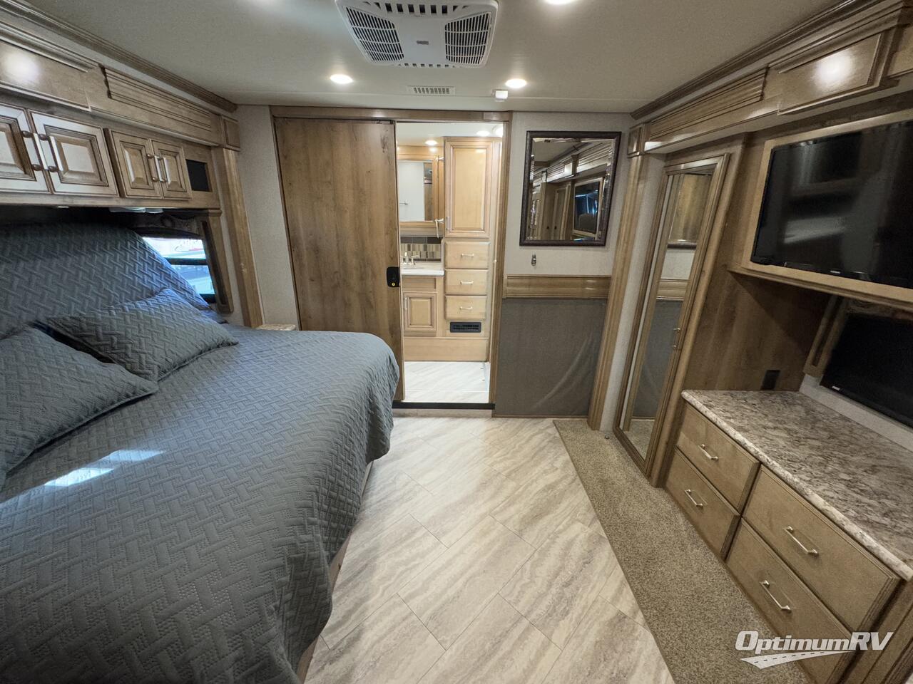 2019 Fleetwood Pace Arrow LXE 38K Photo 15