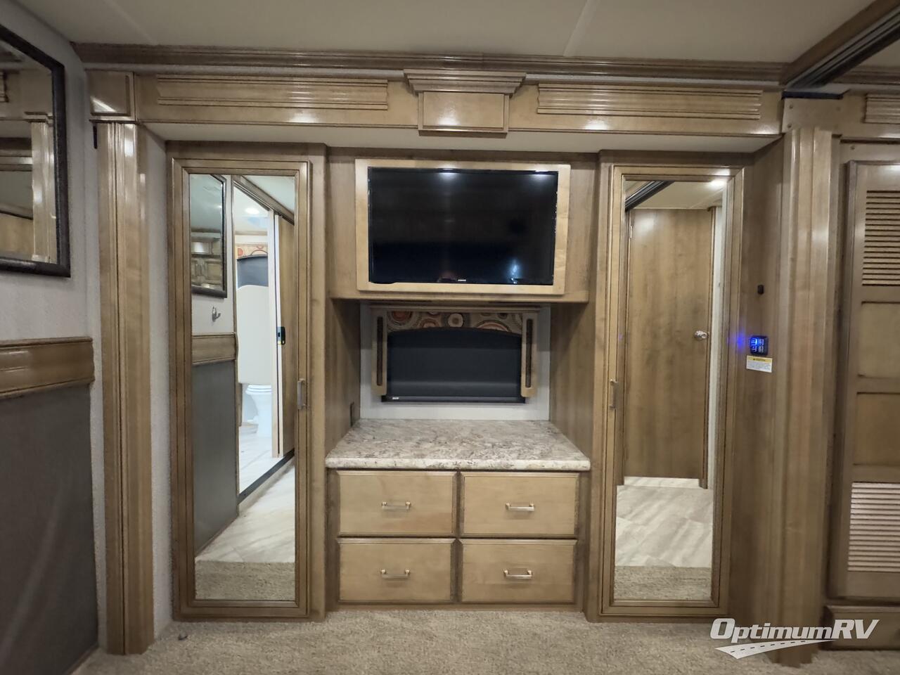 2019 Fleetwood Pace Arrow LXE 38K Photo 17