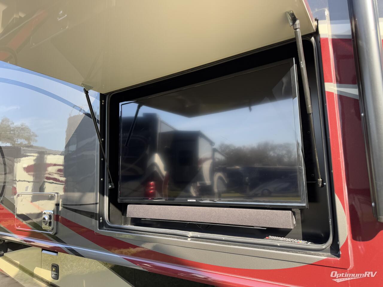 2019 Fleetwood Pace Arrow LXE 38K Photo 20