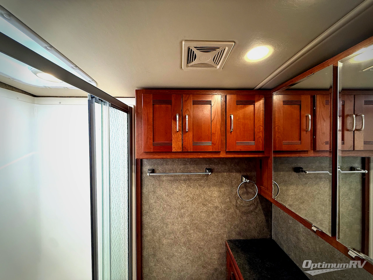 2016 Winnebago Forza 36G Photo 16