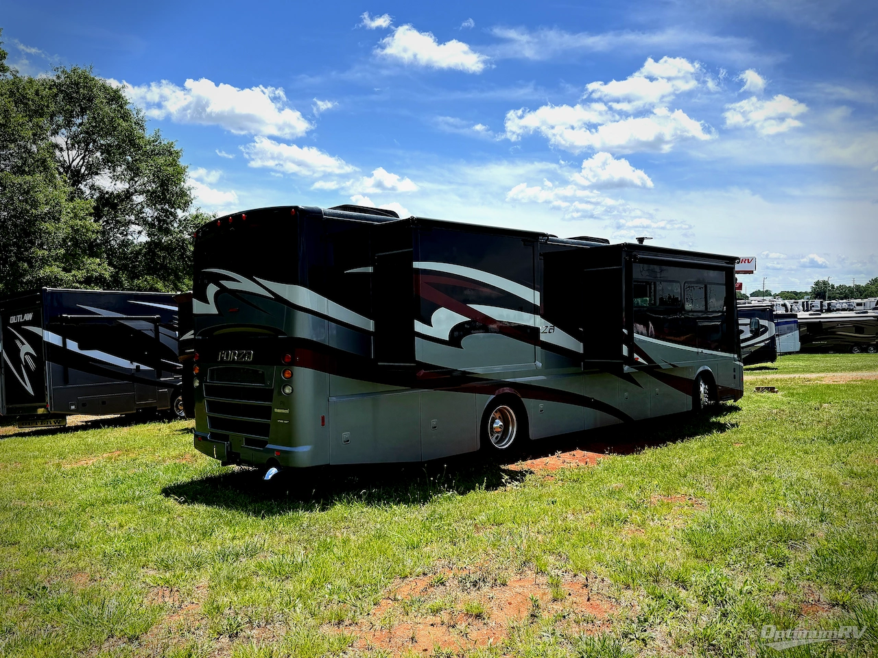 2016 Winnebago Forza 36G Photo 2