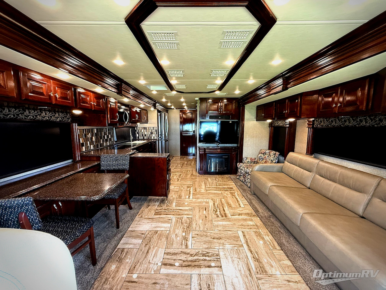 2018 Fleetwood Discovery 39F Photo 4