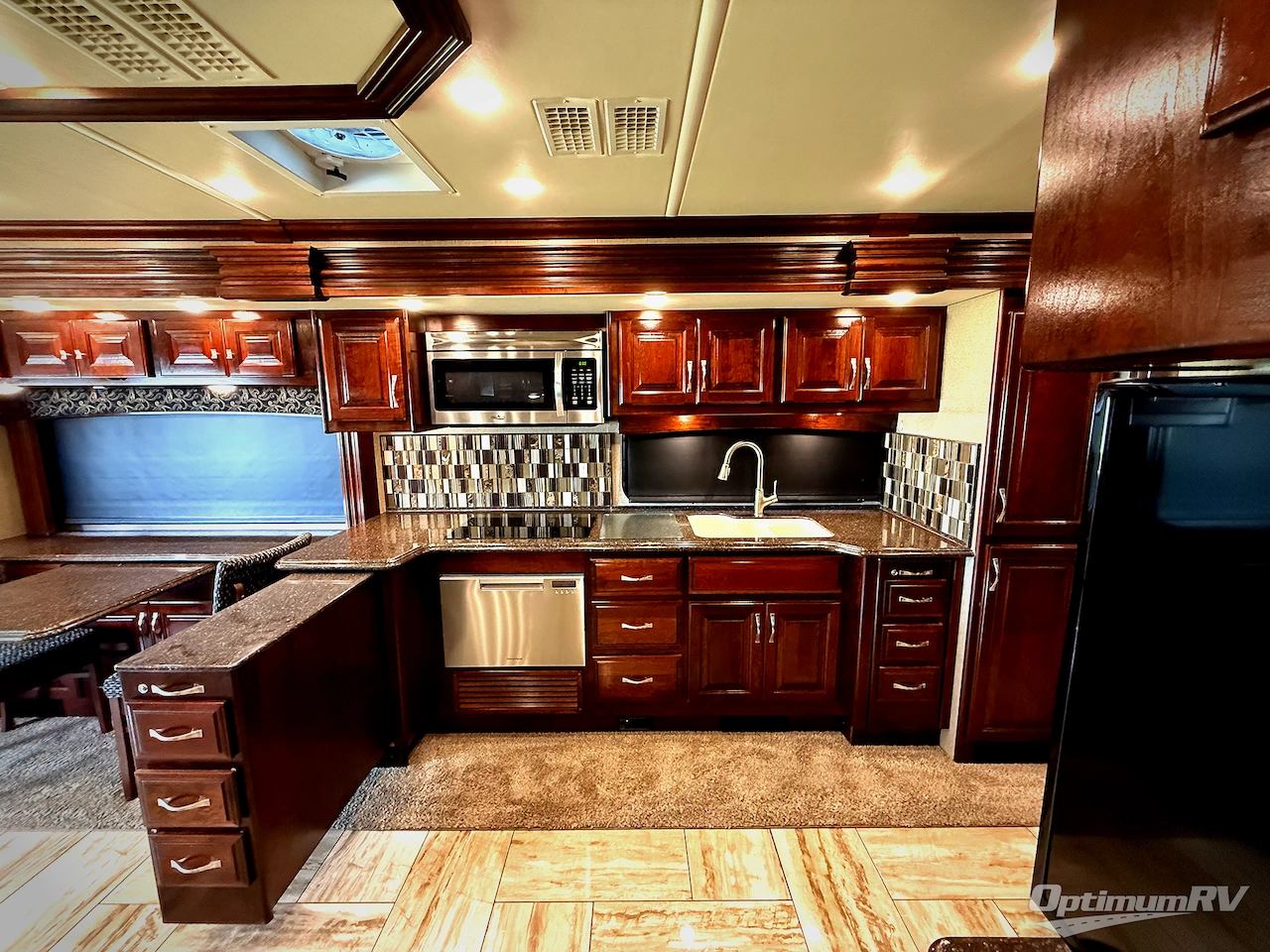 2018 Fleetwood Discovery 39F Photo 9