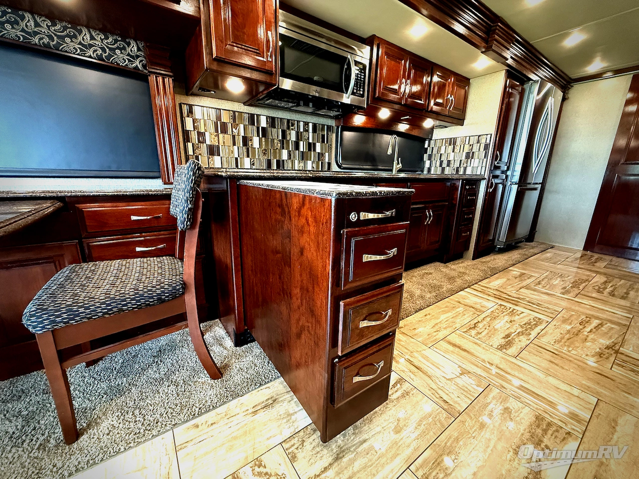 2018 Fleetwood Discovery 39F Photo 14