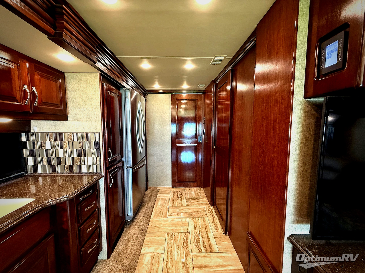 2018 Fleetwood Discovery 39F Photo 16