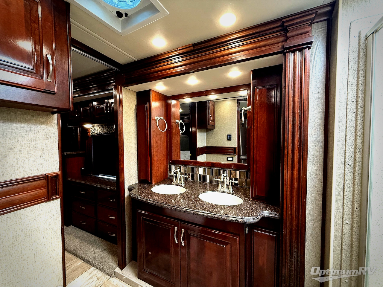 2018 Fleetwood Discovery 39F Photo 17
