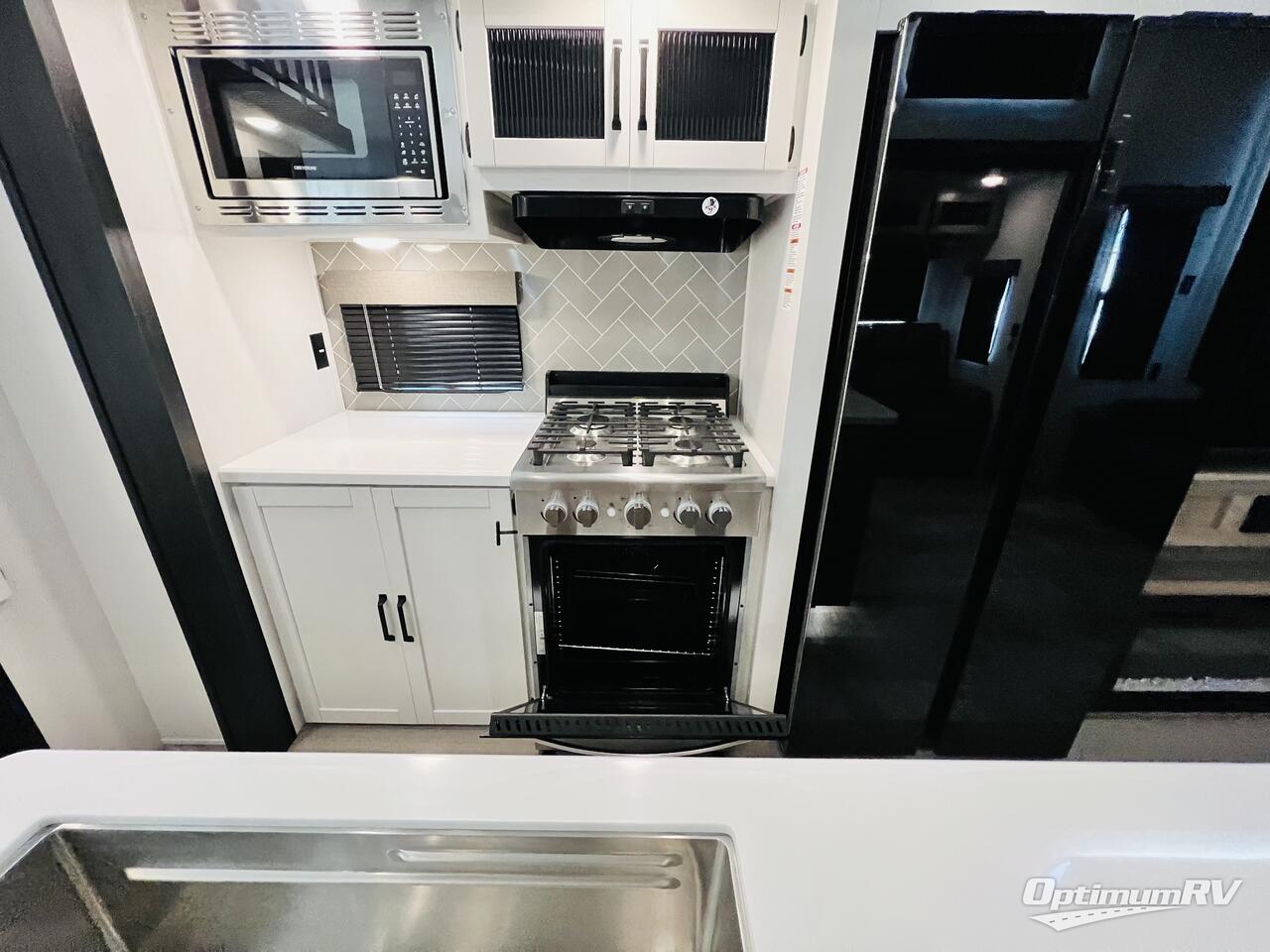 2025 Palomino Puma Destination 402LFT Photo 6