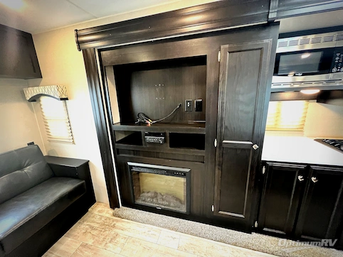 2018 Venture SportTrek 290VIK RV Photo 2