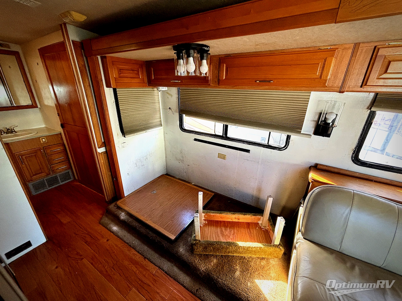 1998 Fleetwood Discovery 36 Photo 5